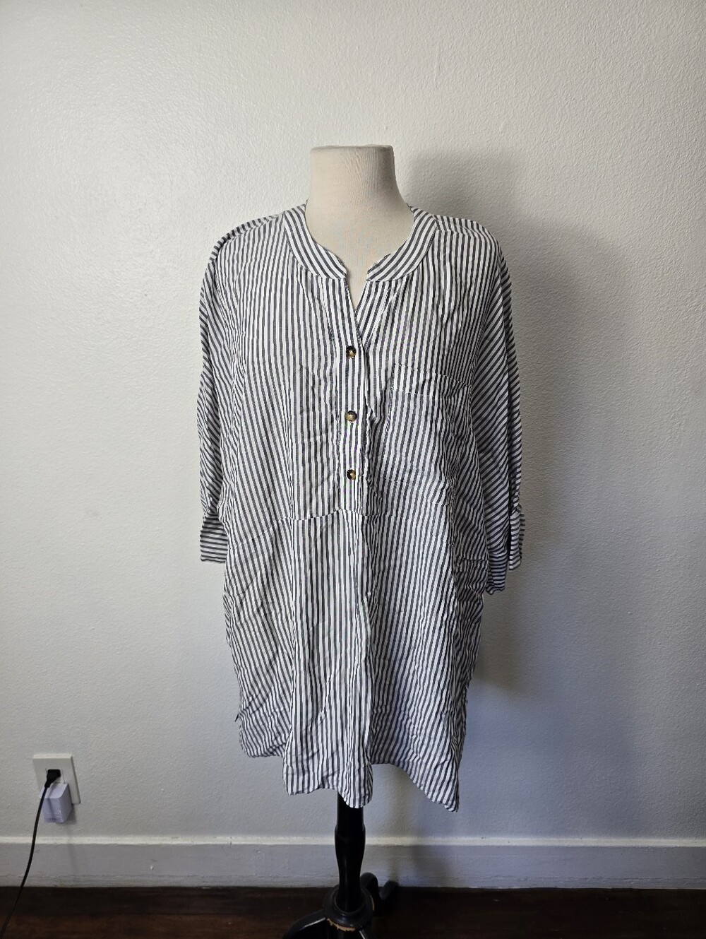 Show Me Your MuMu Black & White Striped Casual Button-Down Tinic